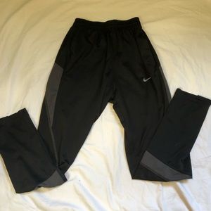 Black nike joggers 💞